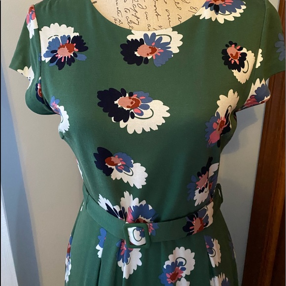 Beautiful Green Boden Knit dress - Picture 4 of 8